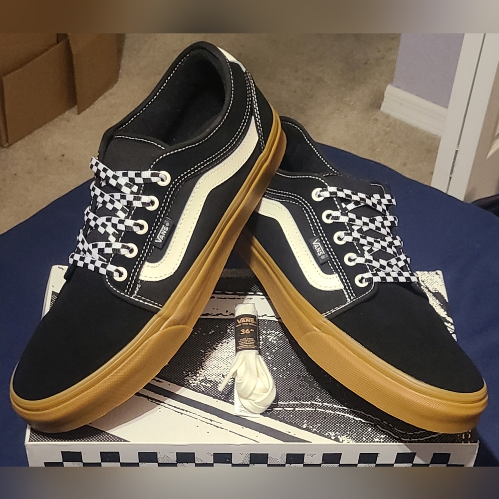 *SOLD on M!*  Vans Chukka Low & Checkerboard Laces, New In Box! Mens 12